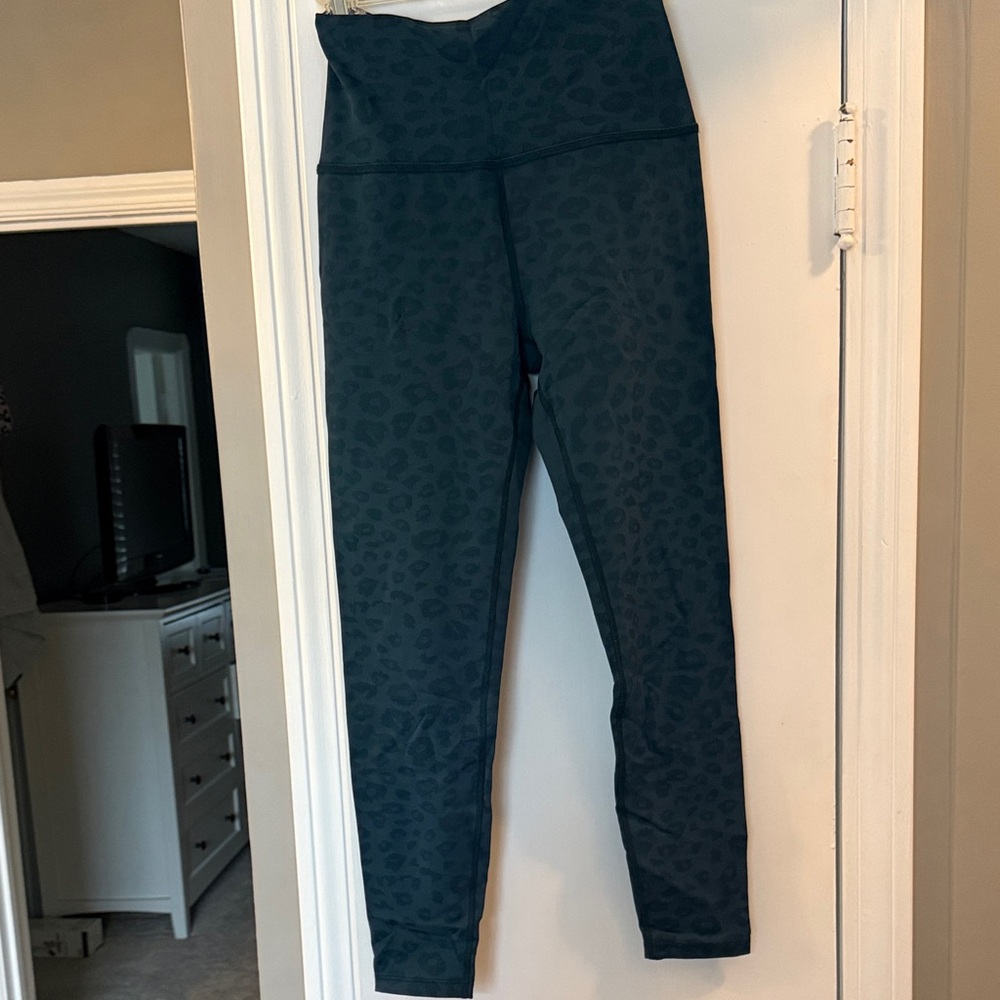 Beyond Yoga Dark Green Leopard 7/8 Leggings